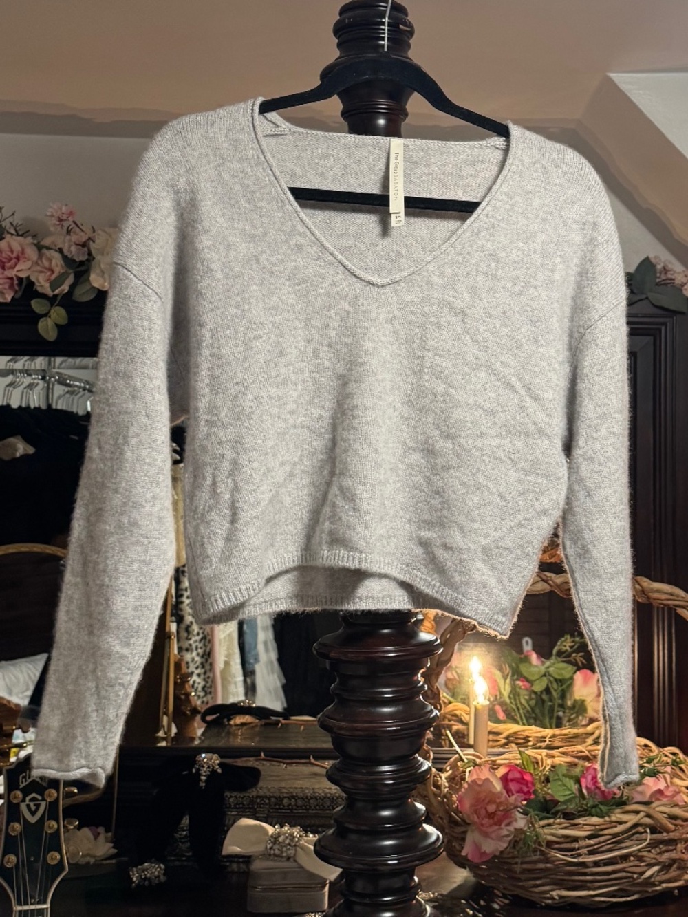 The Group Babaton  100% cashmere semi cropped sweater